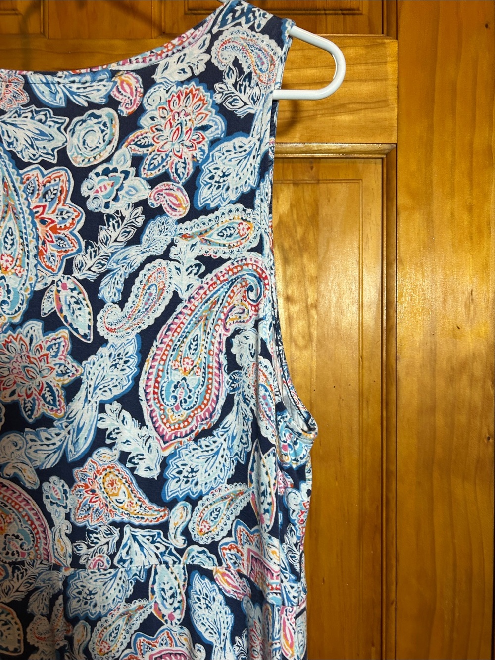 Garment on Hanger - Picture 12 of 14
